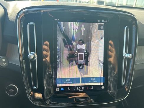 Certified 2025 Volvo XC40 B5 Plus AWD/4WD image 23