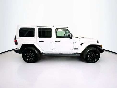 Used 2025 Jeep Wrangler Sahara image 10