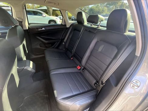 Used 2024 Volkswagen Jetta SE w/ Panoramic Sunroof Package image 21