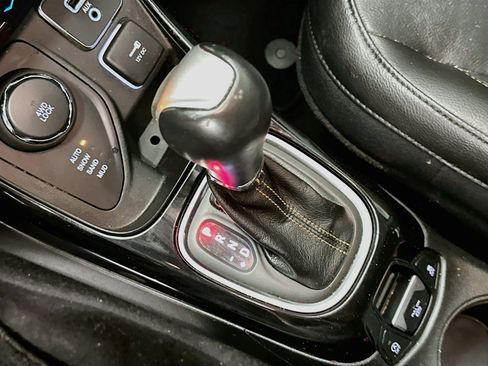 Used 2018 Jeep Compass Limited w/ Navigation Group AWD/4WD image 25
