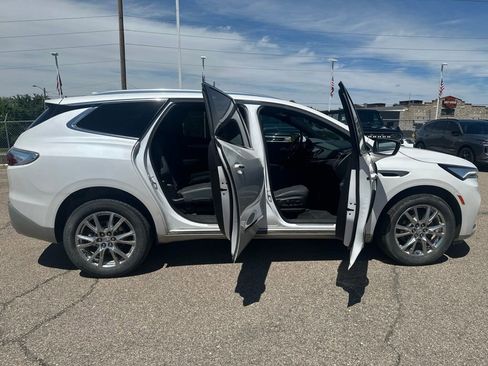 Used 2024 Buick Enclave Essence w/ Experience Buick Package AWD/4WD image 8
