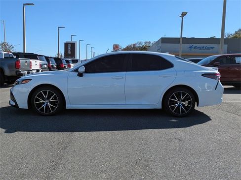 Used 2021 Toyota Camry SE image 7