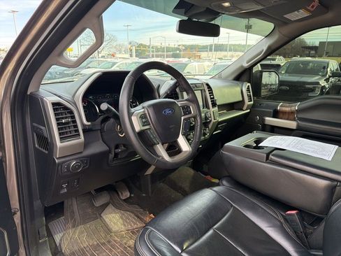 Used 2020 Ford F150 Lariat image 3