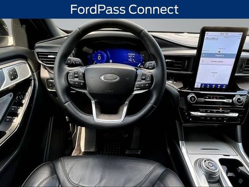 Certified 2024 Ford Explorer Platinum w/ Technology Package AWD/4WD image 8