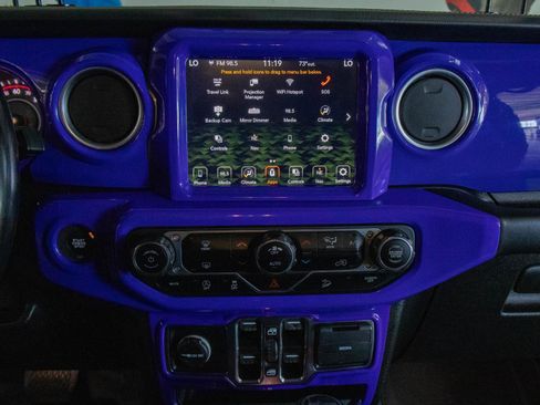 Used 2020 Jeep Wrangler Unlimited Sahara w/ Uconnect 4C Nav & Sound Group AWD/4WD image 4