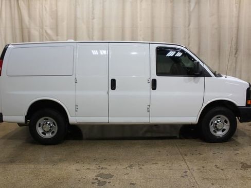 Used 2014 Chevrolet Express 3500 image 2