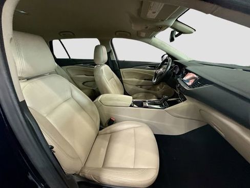 Used 2018 Buick Regal Preferred w/ Sights and Sounds Package image 28