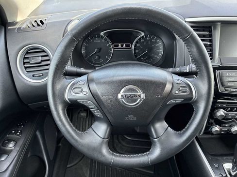 Used 2019 Nissan Pathfinder SV FWD image 11