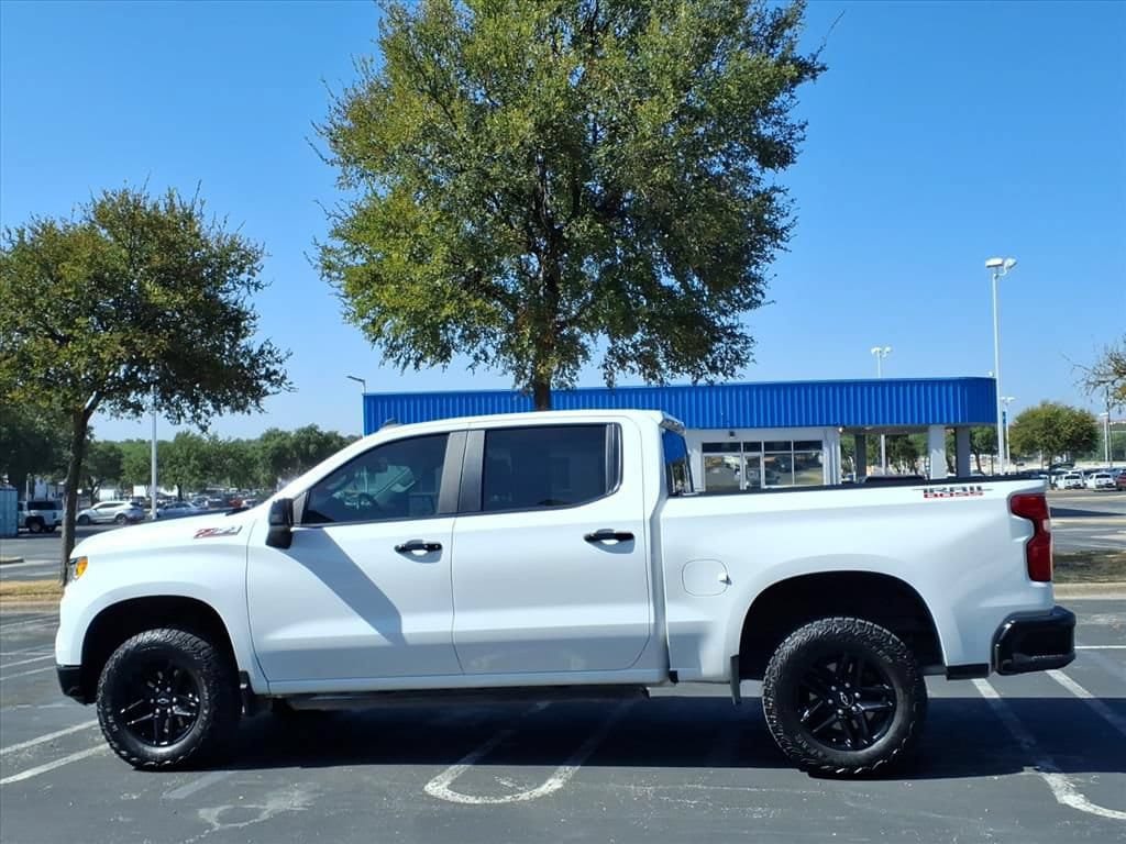 Used 2024 Chevrolet Silverado 1500 LT Trail Boss w/ Protection Package AWD/4WD image 10