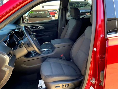 Used 2023 Chevrolet Traverse LT FWD image 8