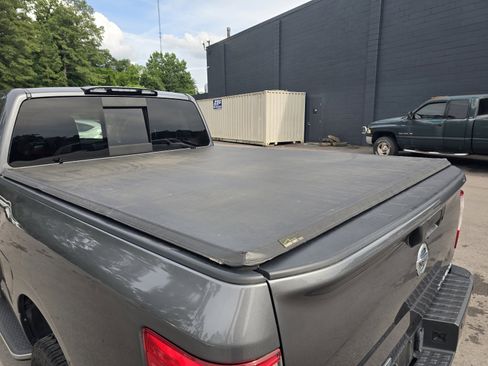 Used 2018 Nissan Titan SV w/ SV Convenience Package AWD/4WD image 12
