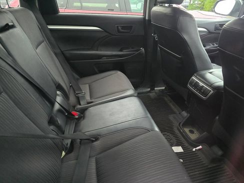 Certified 2017 Toyota Highlander Plus AWD/4WD image 14
