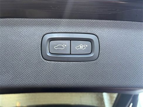 Used 2018 Volvo XC90 T5 Momentum image 16