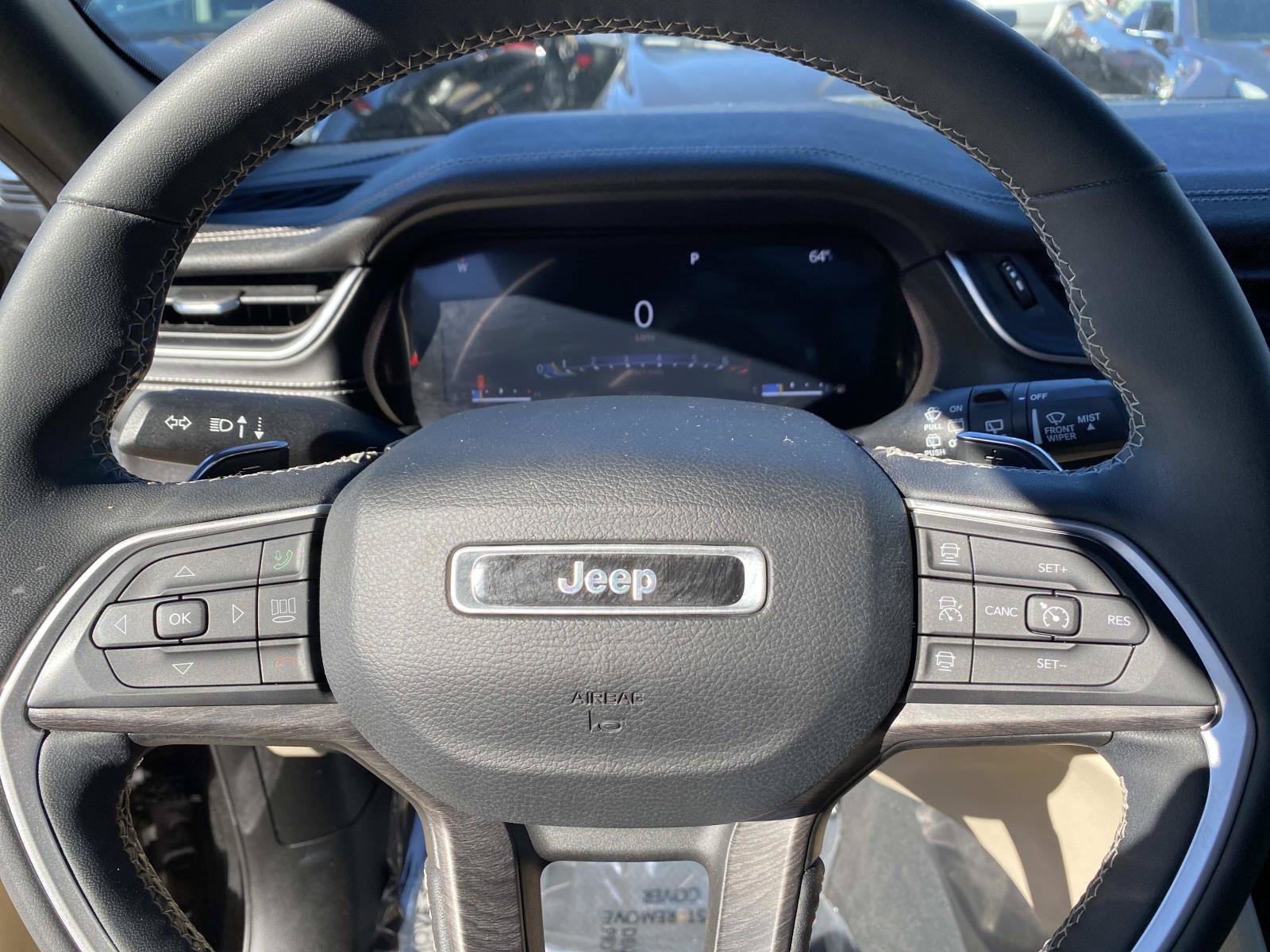 Used 2023 Jeep Grand Cherokee L Limited AWD/4WD image 16