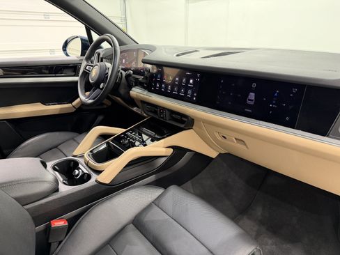 Certified 2024 Porsche Cayenne w/ Premium Package Plus (PFM) image 24