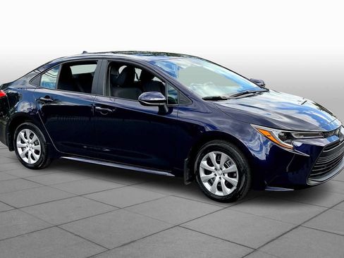 Used 2025 Toyota Corolla LE FWD image 3