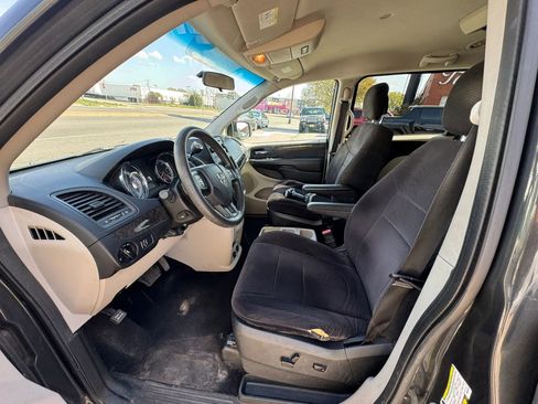 Used 2011 Dodge Grand Caravan Mainstreet w/ PWR Convenience Group image 12