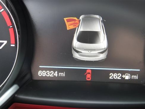 Used 2018 Alfa Romeo Giulia Ti image 11