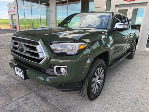 Used 2021 Toyota Tacoma Limited AWD/4WD image 5