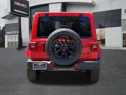 Used 2025 Jeep Wrangler Unlimited Sahara AWD/4WD image 23