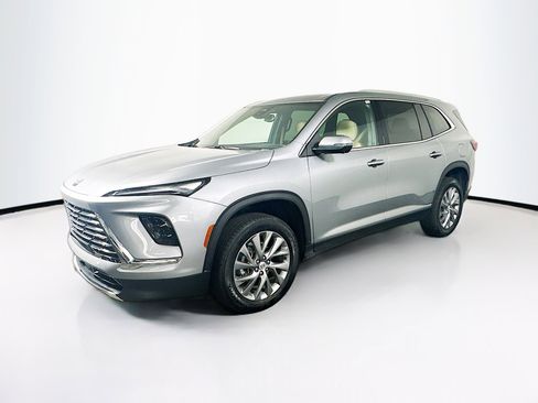 Used 2025 Buick Enclave Preferred image 3