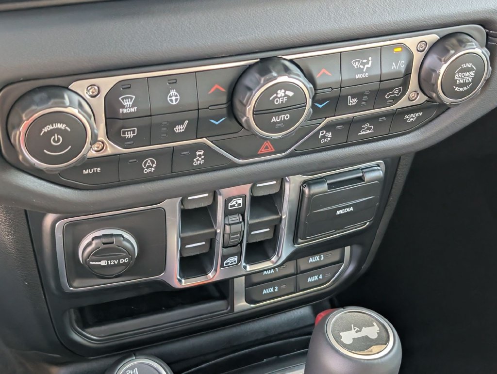 New 2026 Jeep Wrangler Unlimited Sahara AWD/4WD image 19