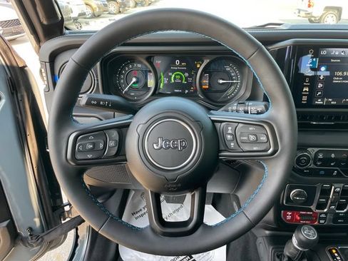 Used 2025 Jeep Wrangler Unlimited Rubicon 4xe w/ Safety Group AWD/4WD image 25