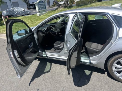 Used 2019 Chevrolet Impala LT FWD image 4