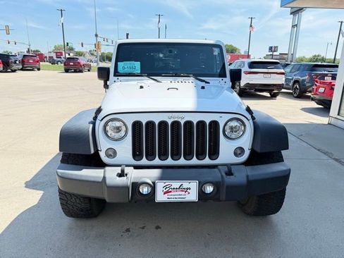 Used 2018 Jeep Wrangler Unlimited Rubicon w/ Connectivity Group image 28