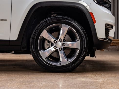 Used 2025 Jeep Grand Cherokee L Limited RWD image 11