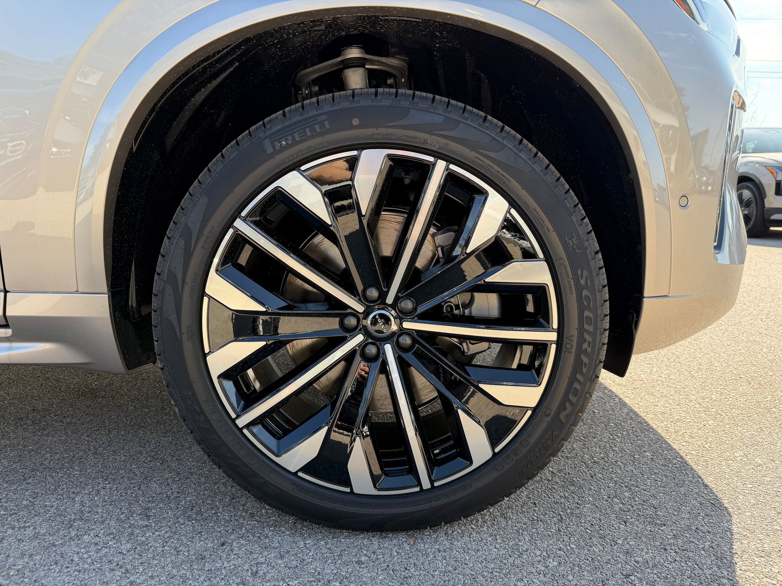 New 2026 Volvo XC90 T8 Plus w/ Protection Package Premier AWD/4WD image 7