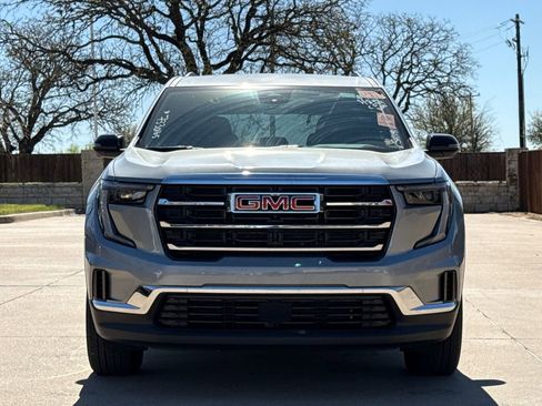 Used 2025 GMC Acadia Elevation image 2