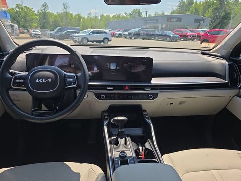 Certified 2025 Kia Sorento S w/ Panoramic Sunroof Package AWD/4WD image 12