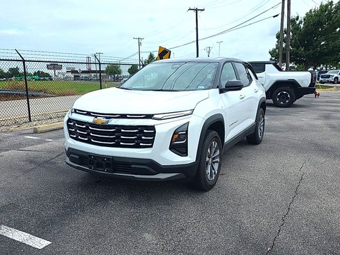 Used 2025 Chevrolet Equinox LT FWD image 4