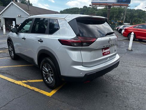 Used 2024 Nissan Rogue S AWD/4WD image 5