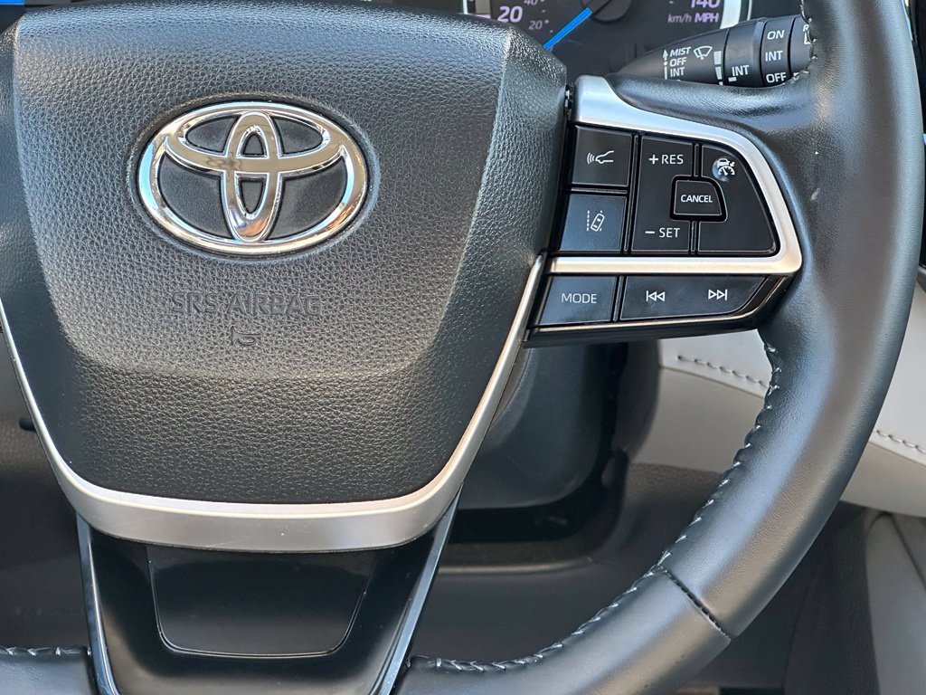 Used 2022 Toyota Highlander LE AWD/4WD image 33