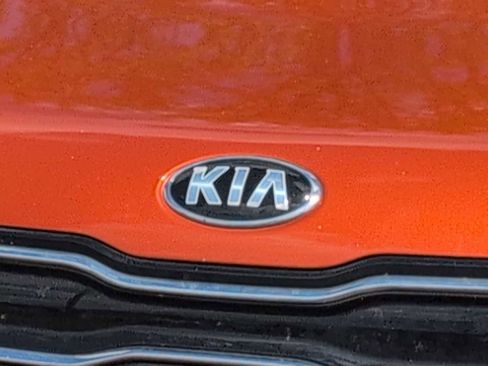 Used 2018 Kia Soul + image 12