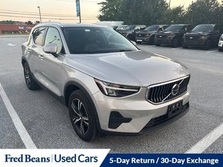 Used 2025 Volvo XC40 B5 Core AWD/4WD video 1