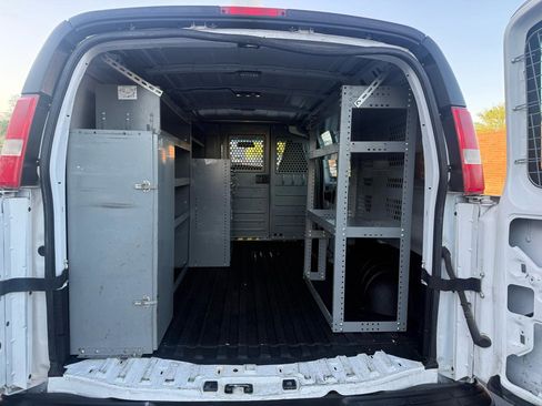 Used 2017 Chevrolet Express 2500 image 18