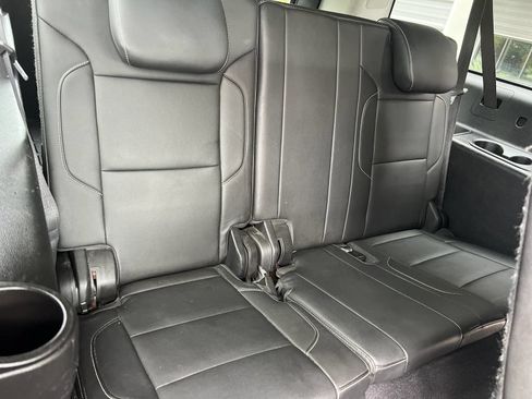 Used 2019 Chevrolet Suburban LT AWD/4WD image 15
