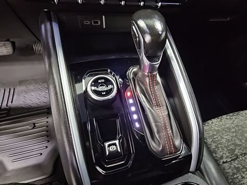 Used 2024 Chevrolet Colorado Z71 image 20