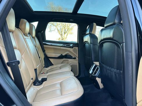 Used 2018 Porsche Cayenne Platinum Edition image 27