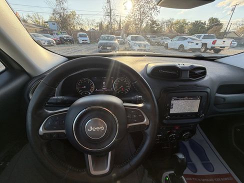 Used 2016 Jeep Renegade Limited image 10