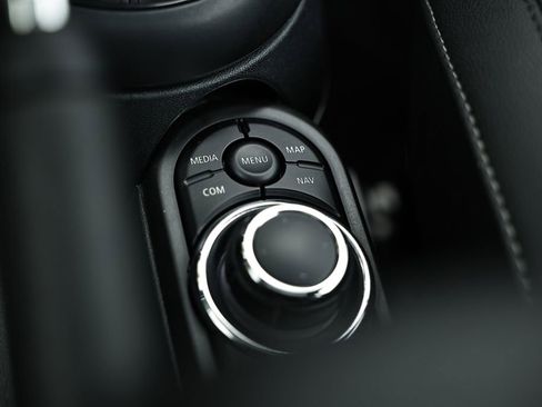 Used 2024 MINI Cooper 2-Door Hardtop FWD image 38