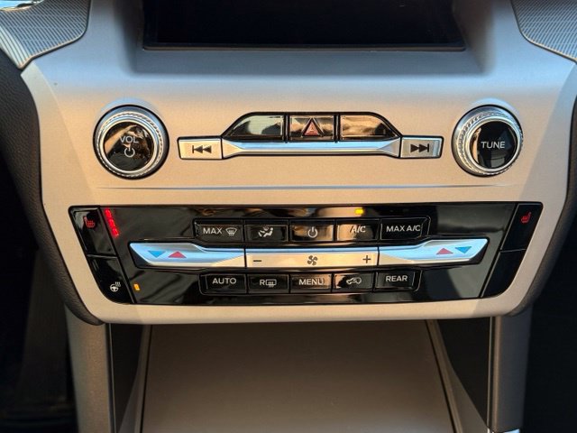 Used 2024 Ford Explorer XLT w/ Equipment Group 202A AWD/4WD image 30
