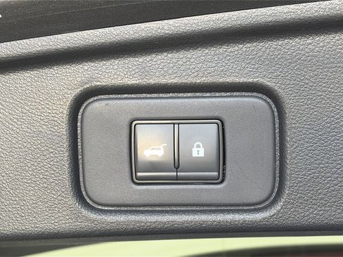Used 2025 Nissan Pathfinder SV AWD/4WD image 16