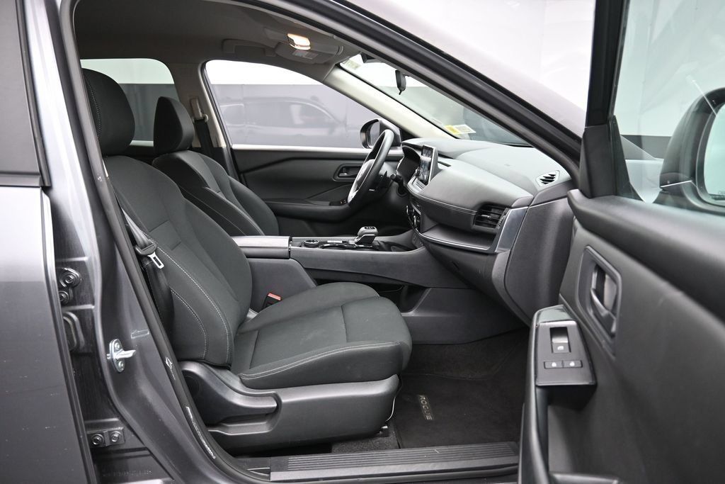 Used 2024 Nissan Rogue S AWD/4WD image 28