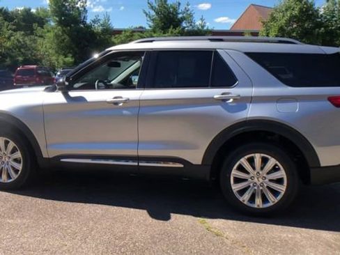 Used 2021 Ford Explorer Limited w/ Equipment Group 301A image 9