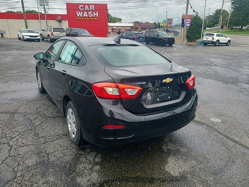 Used 2018 Chevrolet Cruze LS FWD image 4