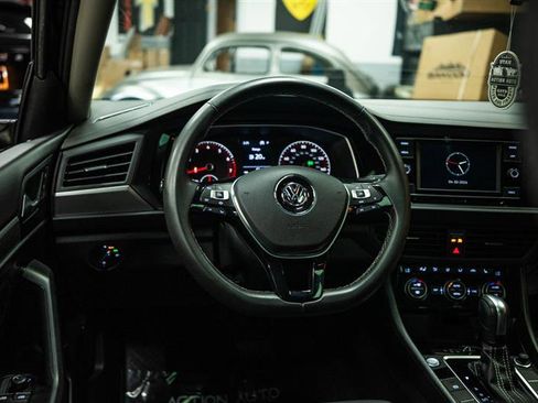 Used 2021 Volkswagen Jetta SE w/ SE Cold Weather Package FWD image 16